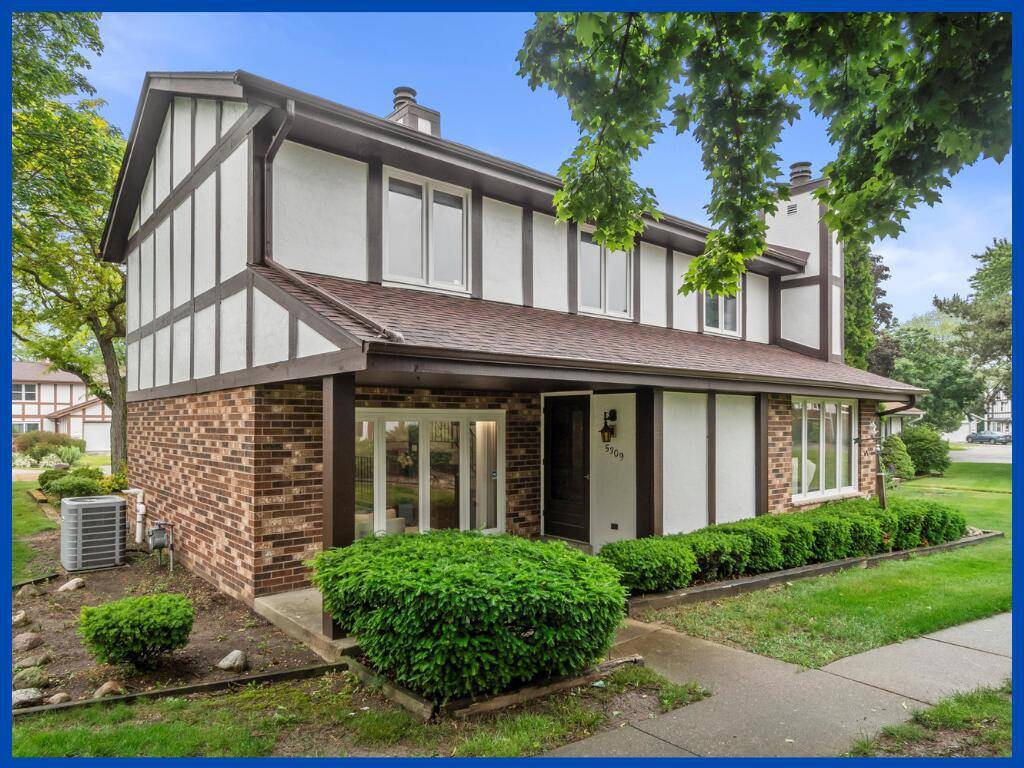 5309 S Somerset LANE, Milwaukee, WI 53221