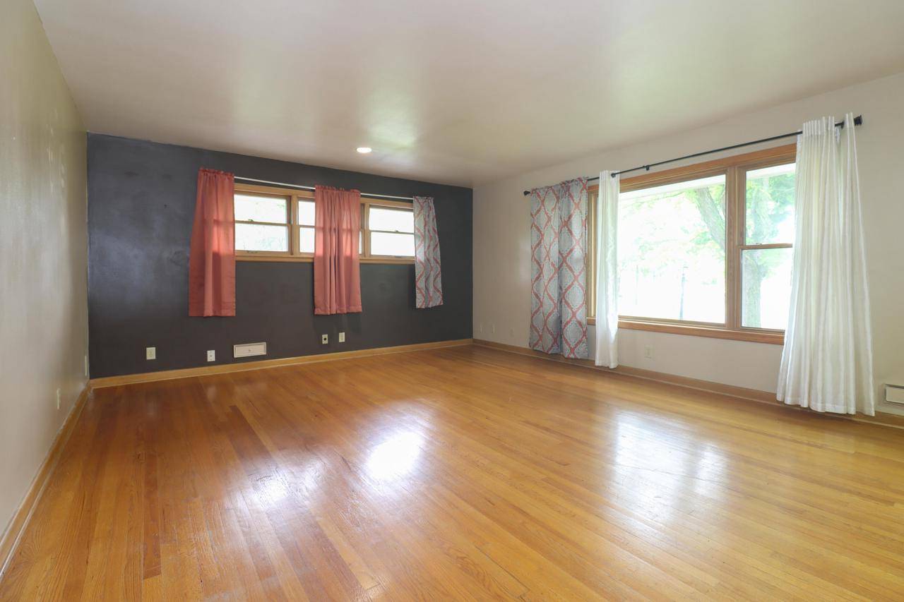 Milwaukee, WI 53222,7838 W Lynmar COURT