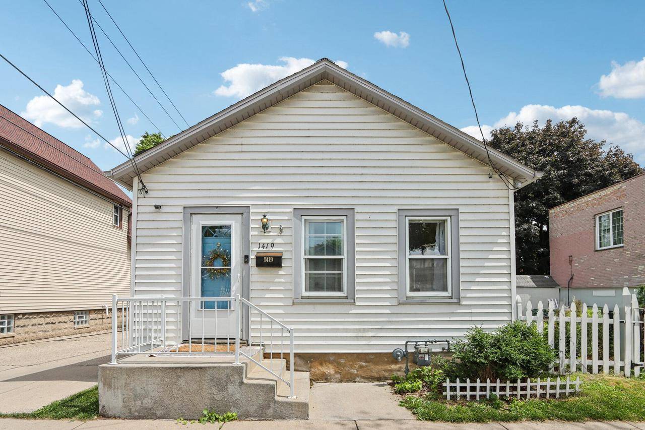 1419 E Russell AVENUE, Milwaukee, WI 53207