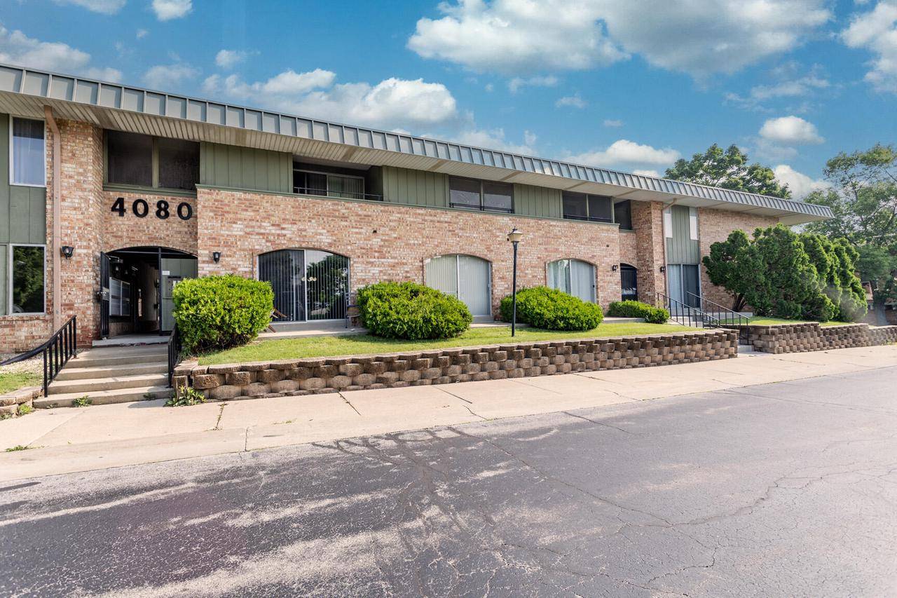 4080 W RIVERS EDGE CIR CIRCLE #14, Brown Deer, WI 53209