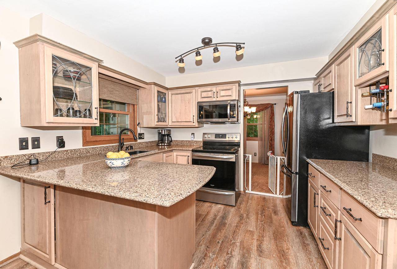 3274 S Acredale COURT, New Berlin, WI 53151