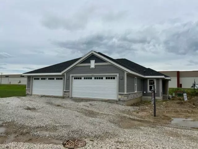 516 Hunter Oaks BOULEVARD #0802, Watertown, WI 53094