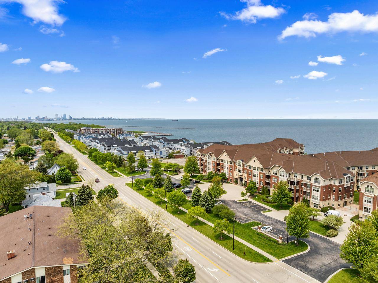 Saint Francis, WI 53235,4100 S Lake DRIVE #412