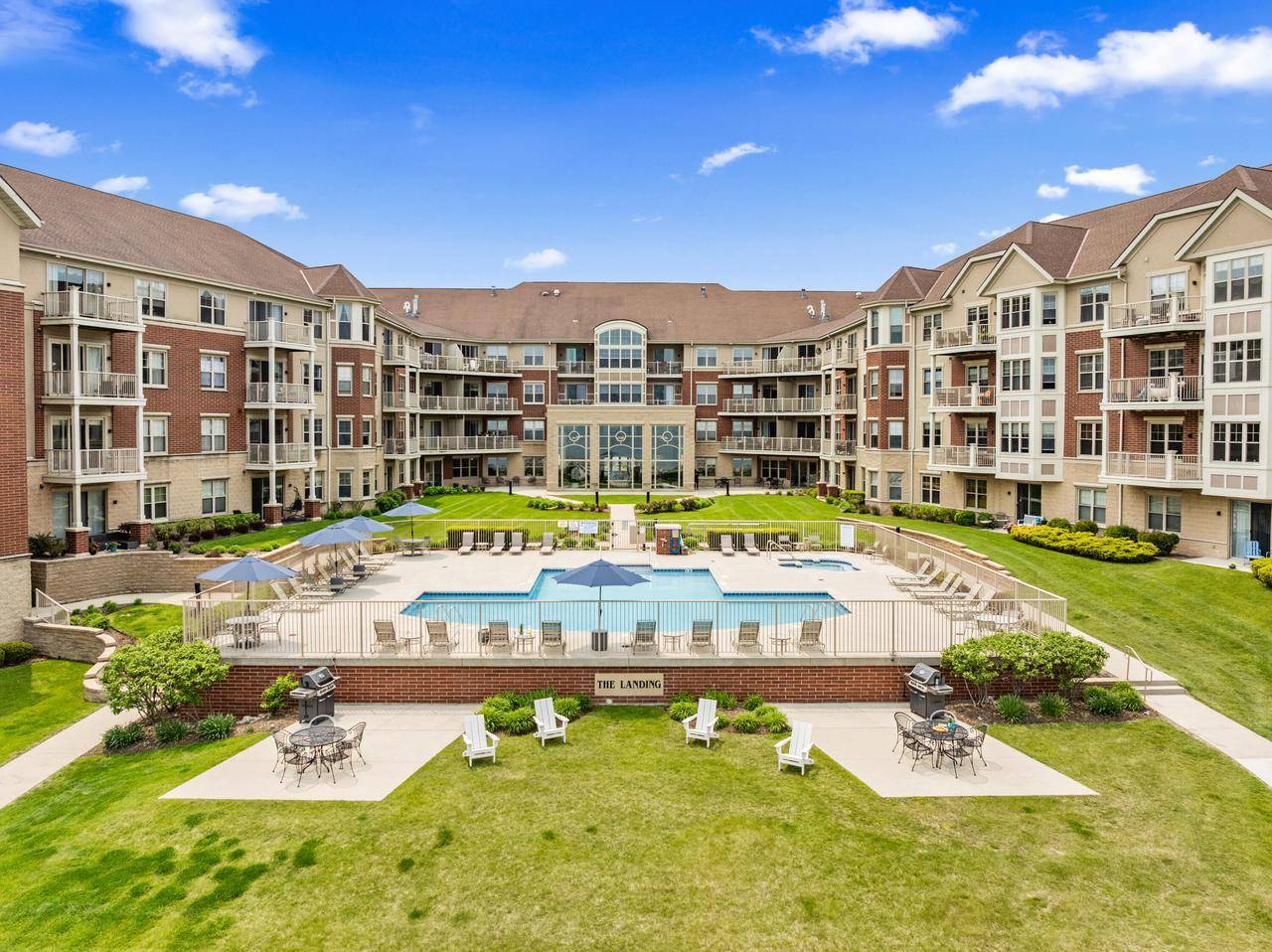 Saint Francis, WI 53235,4100 S Lake DRIVE #201