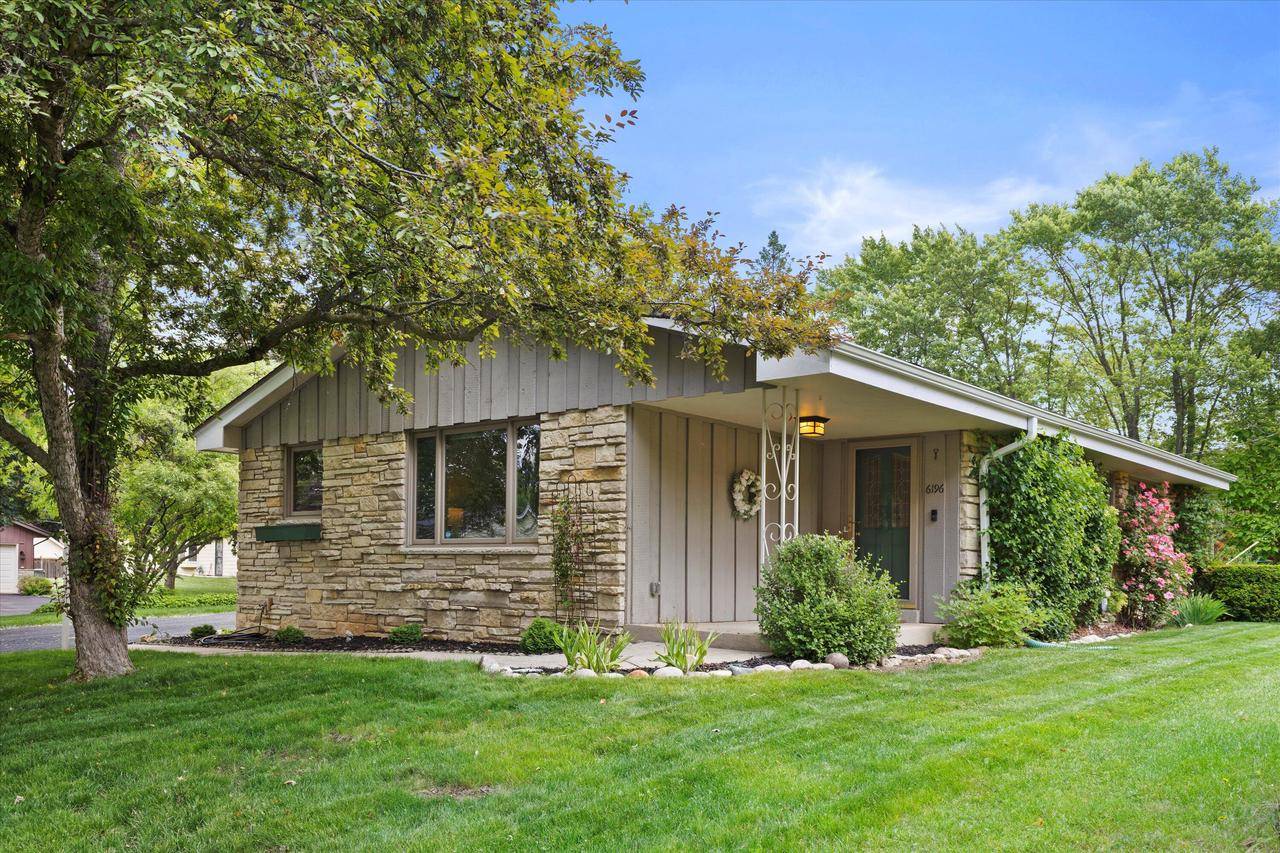 6196 N River Trail DRIVE, Milwaukee, WI 53225