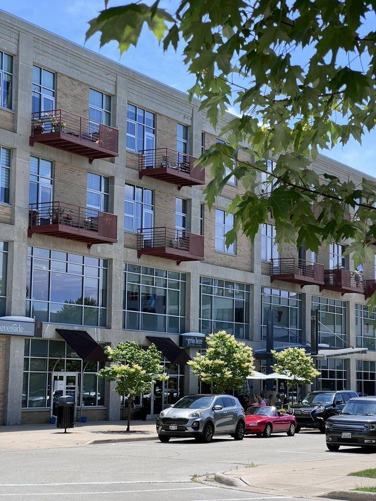 705 Village Green WAY #306, West Bend, WI 53090
