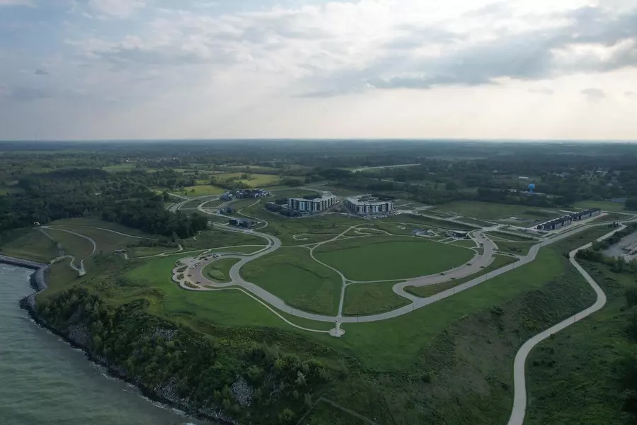 9475 E LAKE VISTA PARKWAY #4006, Oak Creek, WI 53154