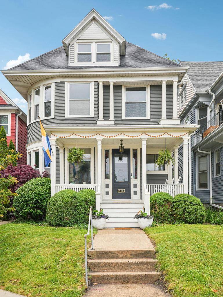 2003 N Bartlett AVENUE, Milwaukee, WI 53202
