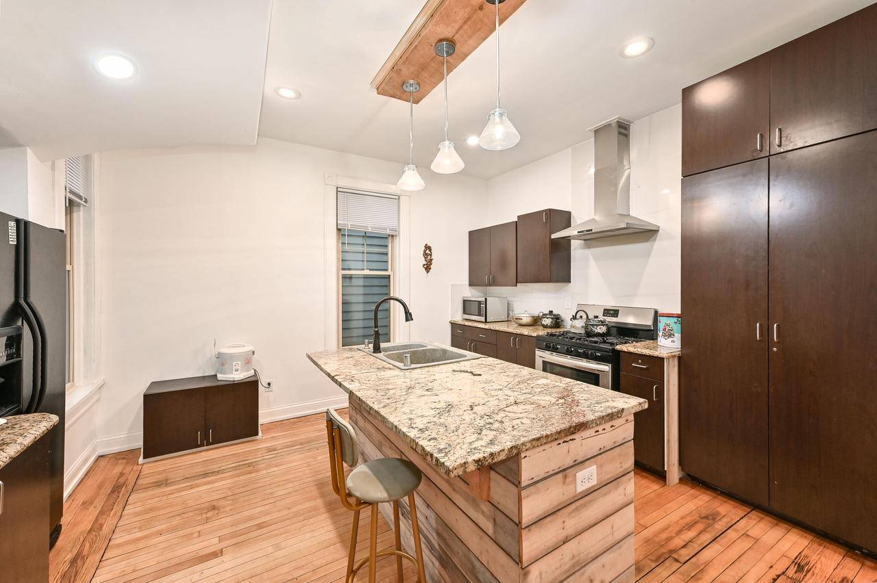Milwaukee, WI 53212,2464 N Dr William Finlayson STREET #2466