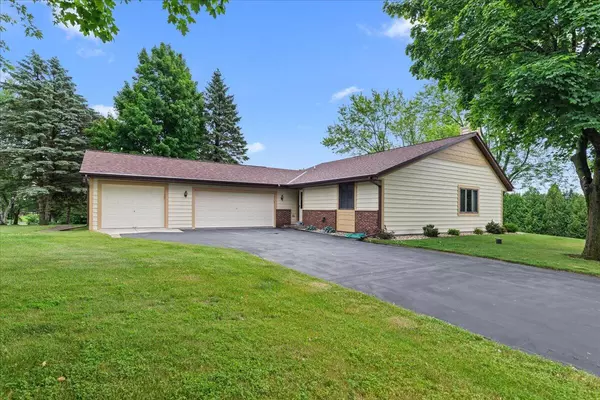 4294 Bonmaur TERRACE, Slinger, WI 53086