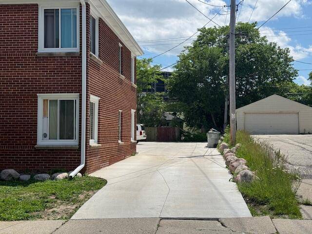 Milwaukee, WI 53222,2727 N 76th STREET #7615 W Lorraine Plac
