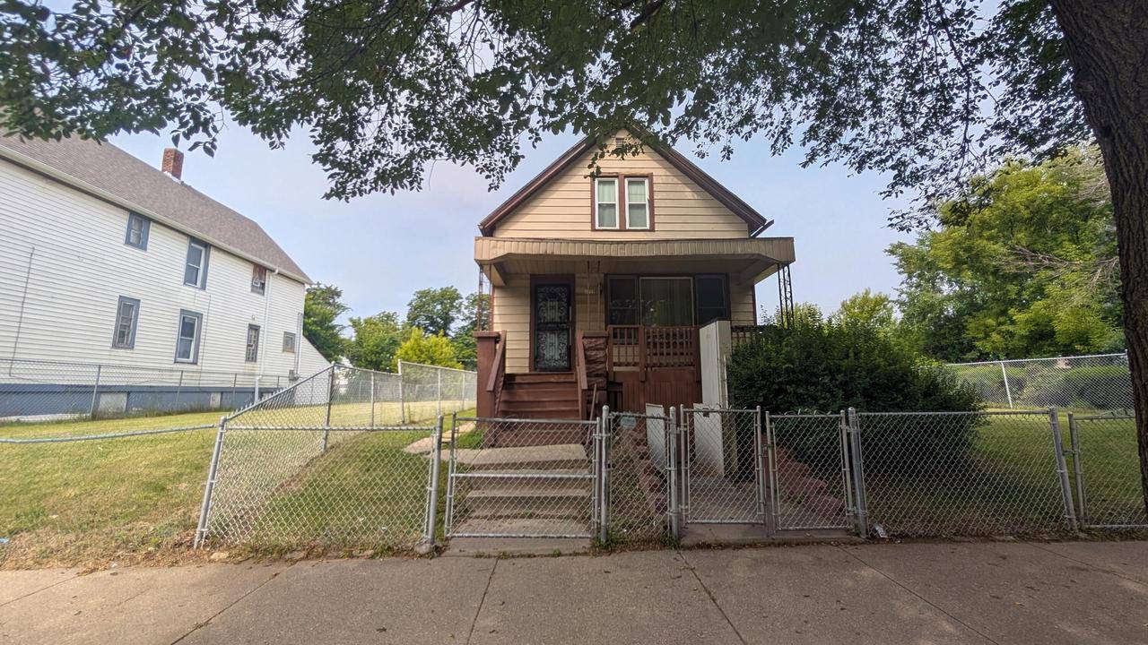 2635 N 19th STREET, Milwaukee, WI 53206
