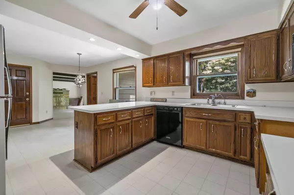 Muskego, WI 53150,S67W17330 Rossmar COURT