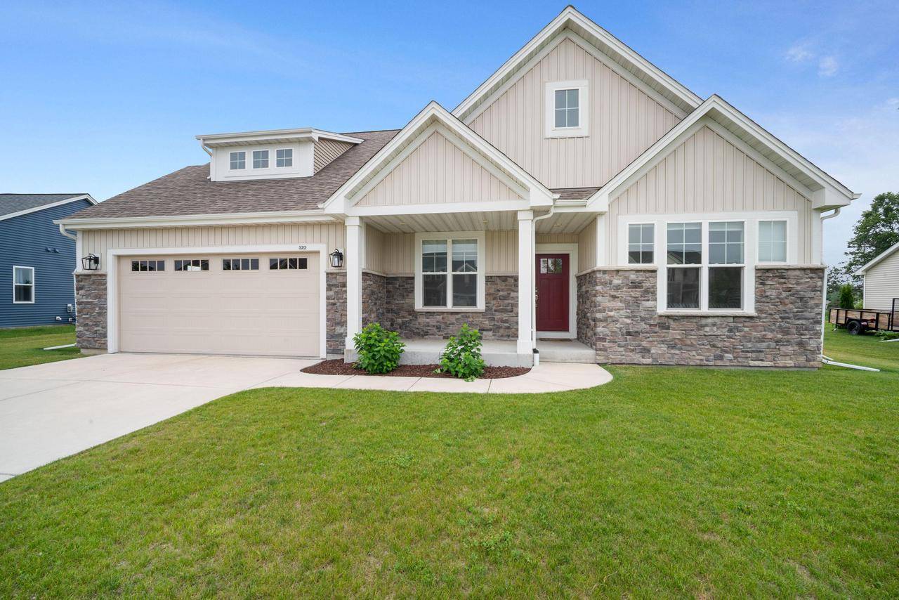 520 Meadow View DRIVE, Slinger, WI 53086