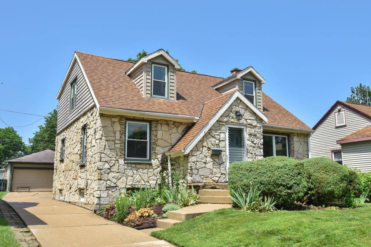 819 S 90th STREET, West Allis, WI 53214