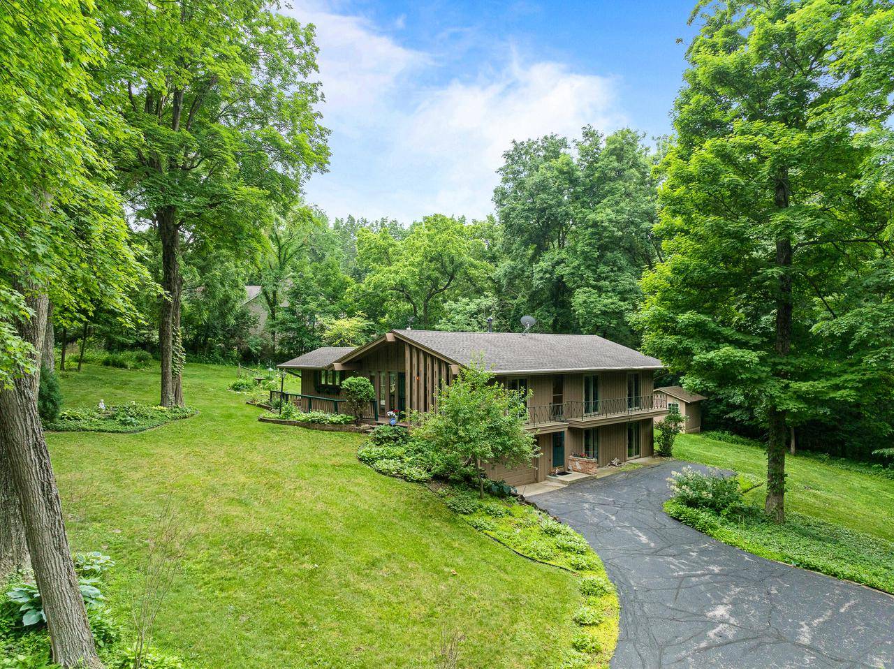 2831 N Wildwood DRIVE, Lake Geneva, WI 53147