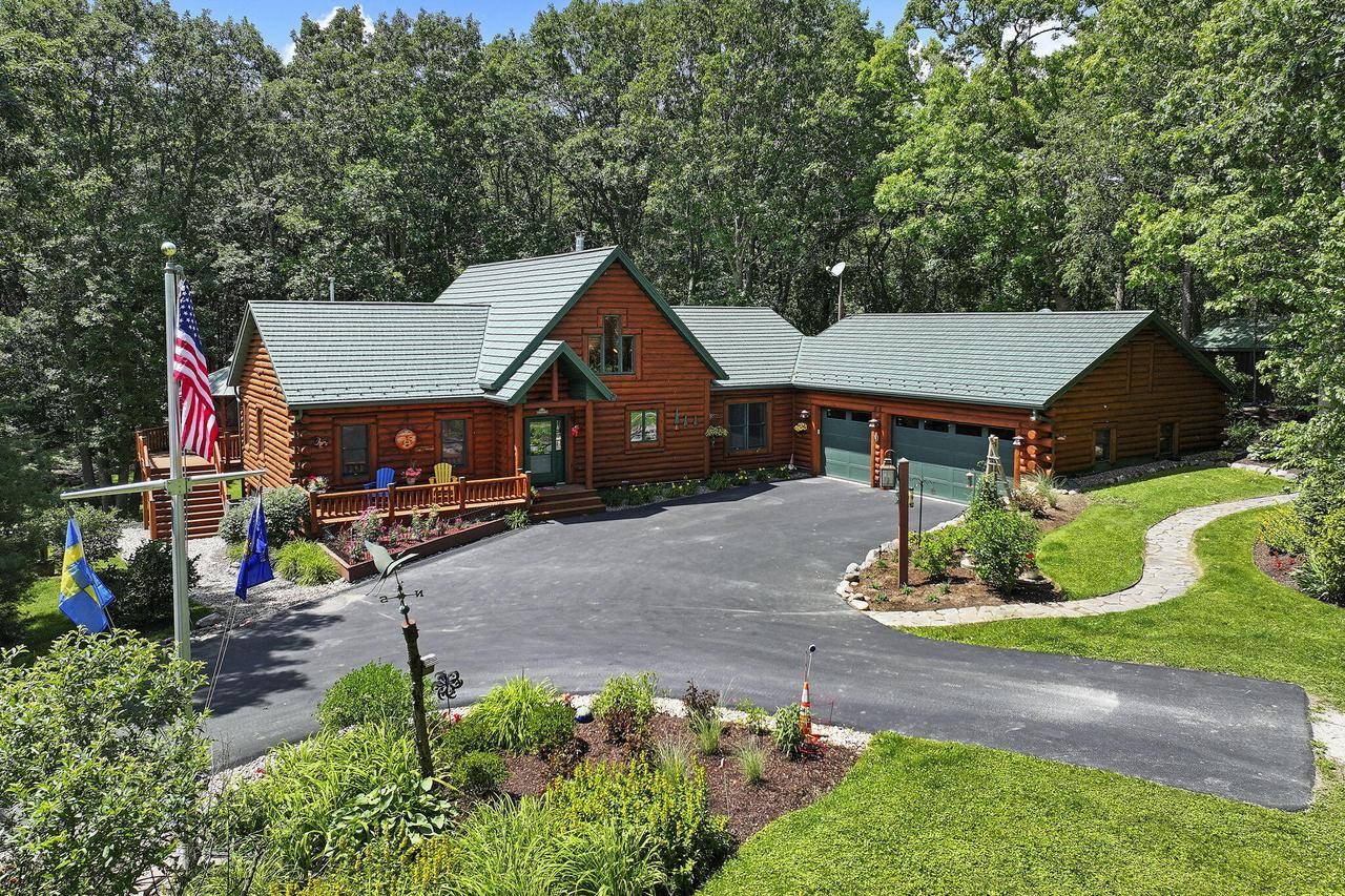 W7564 Oak Ridge DRIVE, Delavan, WI 53115
