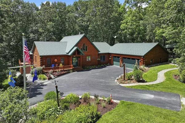 W7564 Oak Ridge DRIVE, Delavan, WI 53115