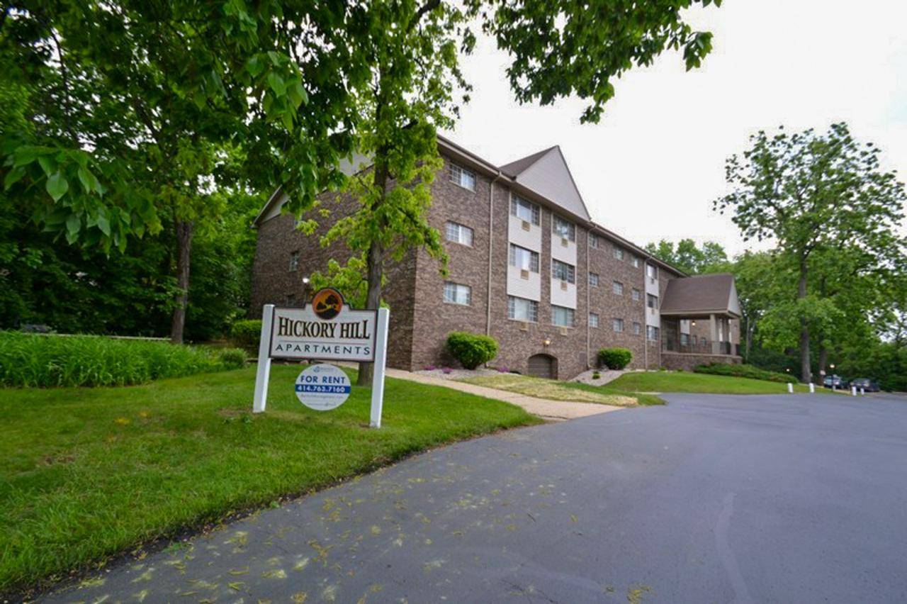 1422 E Racine AVENUE, Waukesha, WI 53186