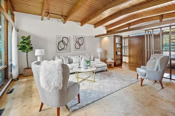 Bayside, WI 53217,8925 N Maitland ROAD