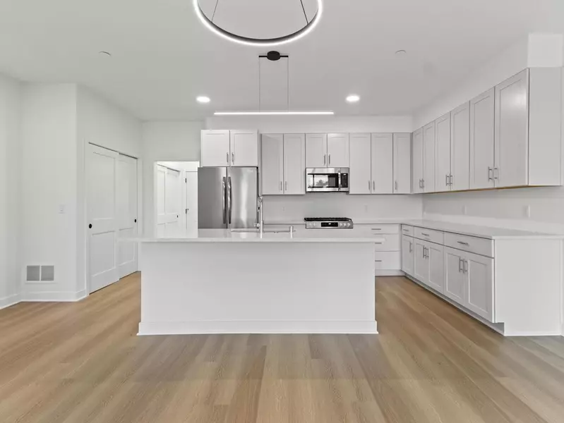 4163 E Hemlock DRIVE #106, Oak Creek, WI 53154