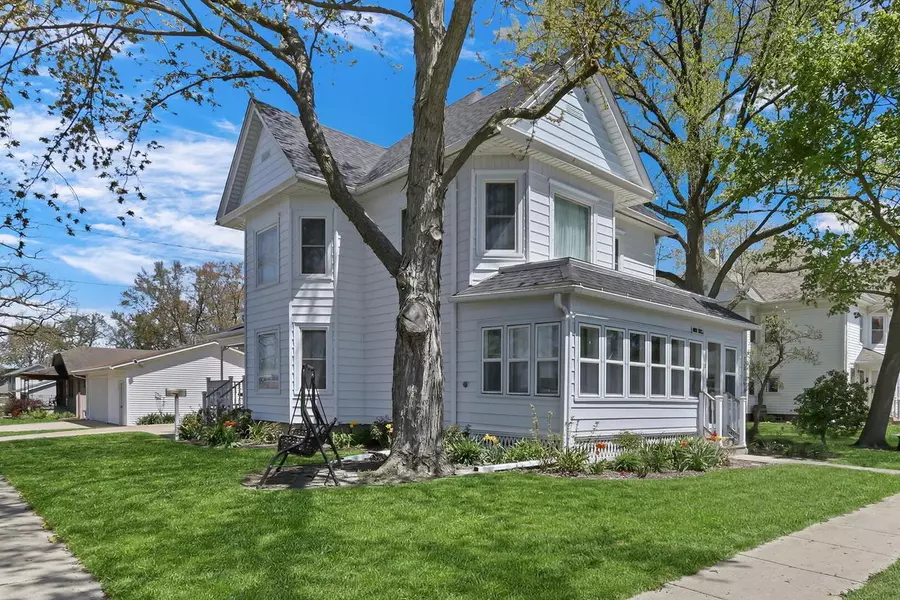 822 12th AVENUE, Union Grove, WI 53182