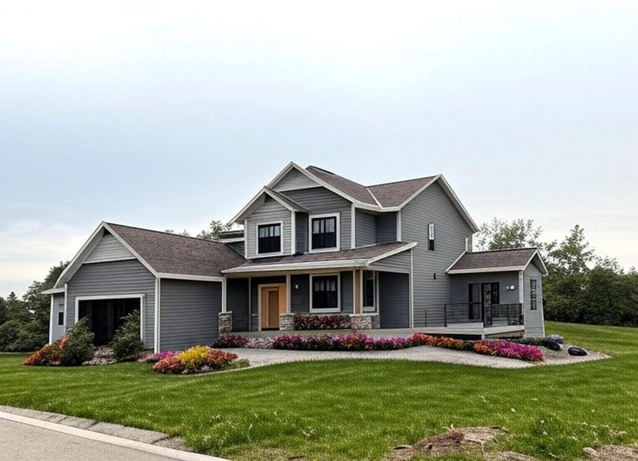 S54W25403 Pebble Brook COURT, Waukesha, WI 53189