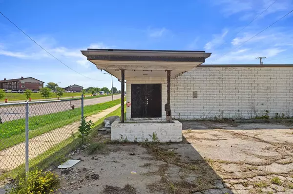 9903 W Brown Deer ROAD, Milwaukee, WI 53224