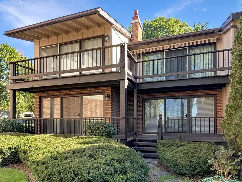 1070 S Lake Shore DRIVE #8-1-A, Lake Geneva, WI 53147