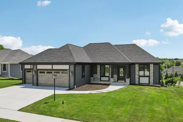 713 Panorama DRIVE, Waukesha, WI 53188