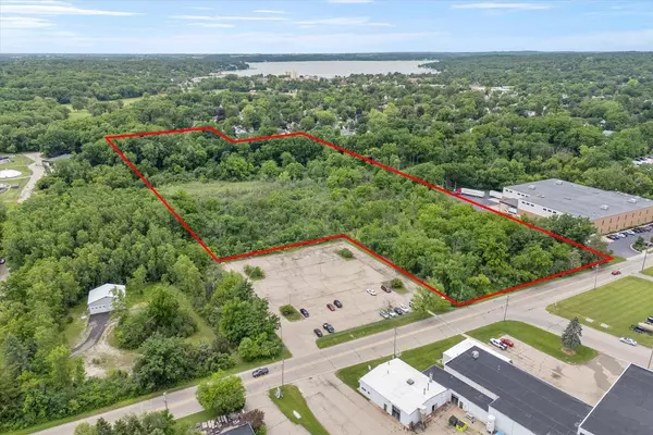 300 E SHERIDAN SPRINGS ROAD, Lake Geneva, WI 53147