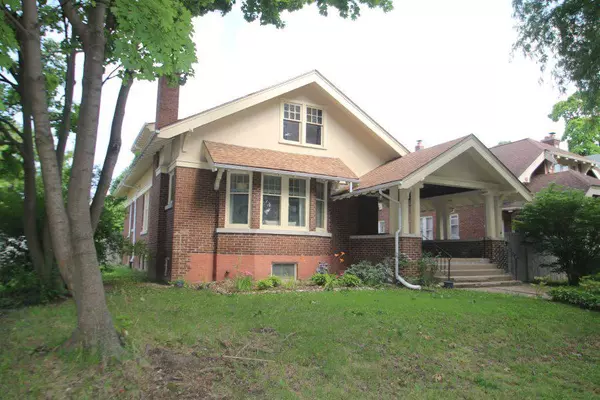 2316 N Grant BOULEVARD, Milwaukee, WI 53210