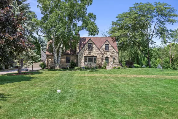 626 W Fairy Chasm ROAD, Bayside, WI 53217