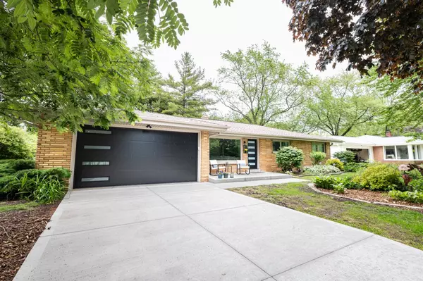8450 N Indian Creek PARKWAY, Fox Point, WI 53217