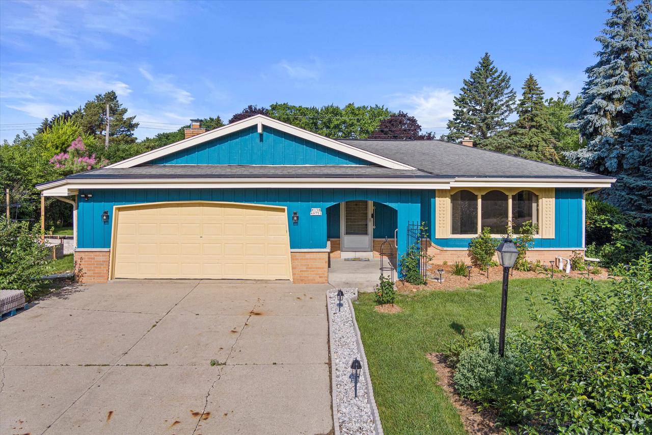 W158N9751 Broadleaf LANE, Germantown, WI 53022