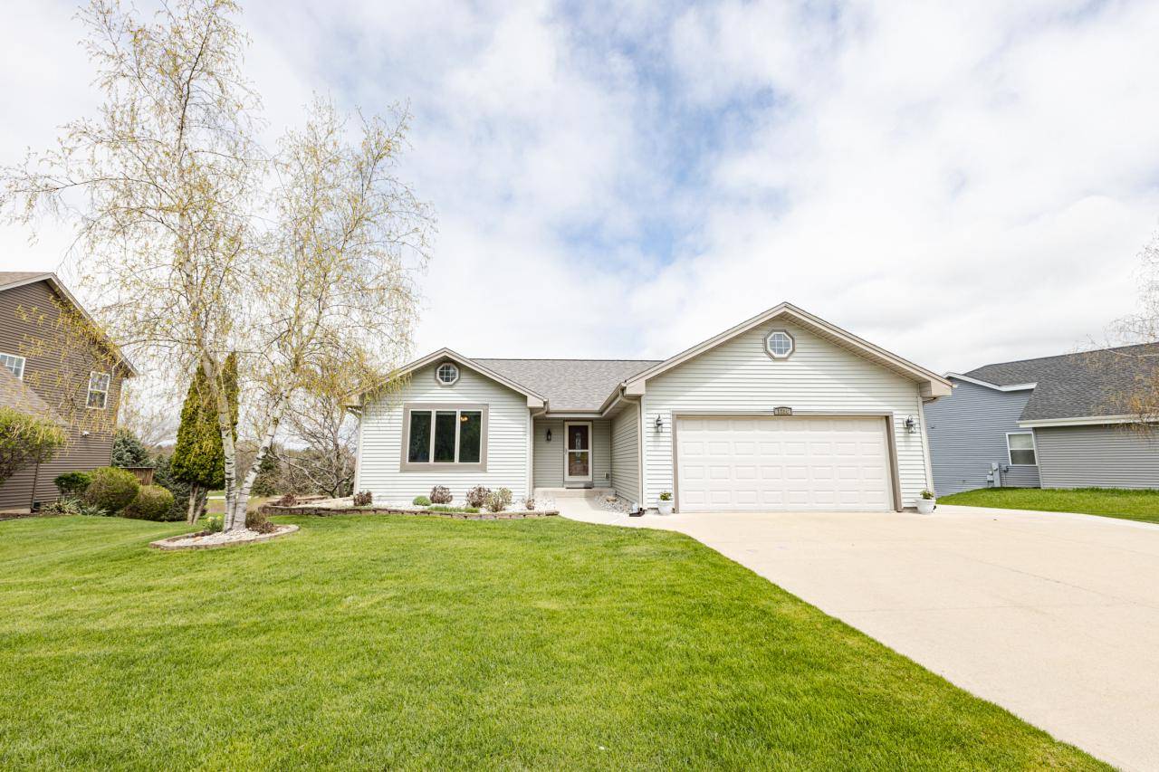 1280 Orchard CIRCLE, Oconomowoc, WI 53066