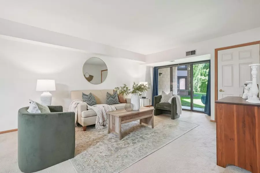 1600 W Green Tree B ROAD #130, Glendale, WI 53209