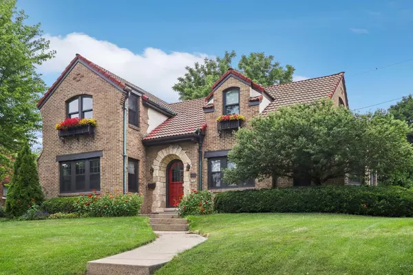 6304 Upper PARKWAY N, Wauwatosa, WI 53213