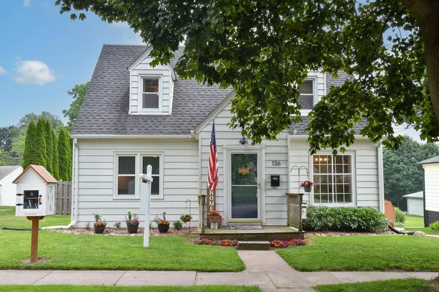 136 S Garfield AVENUE, Port Washington, WI 53074