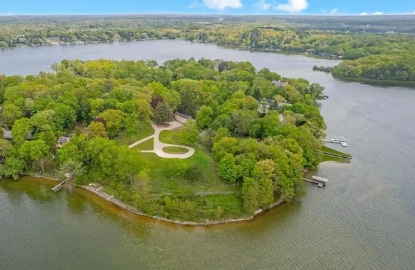 4545 N HEWITTS POINT ROAD, Oconomowoc, WI 53066