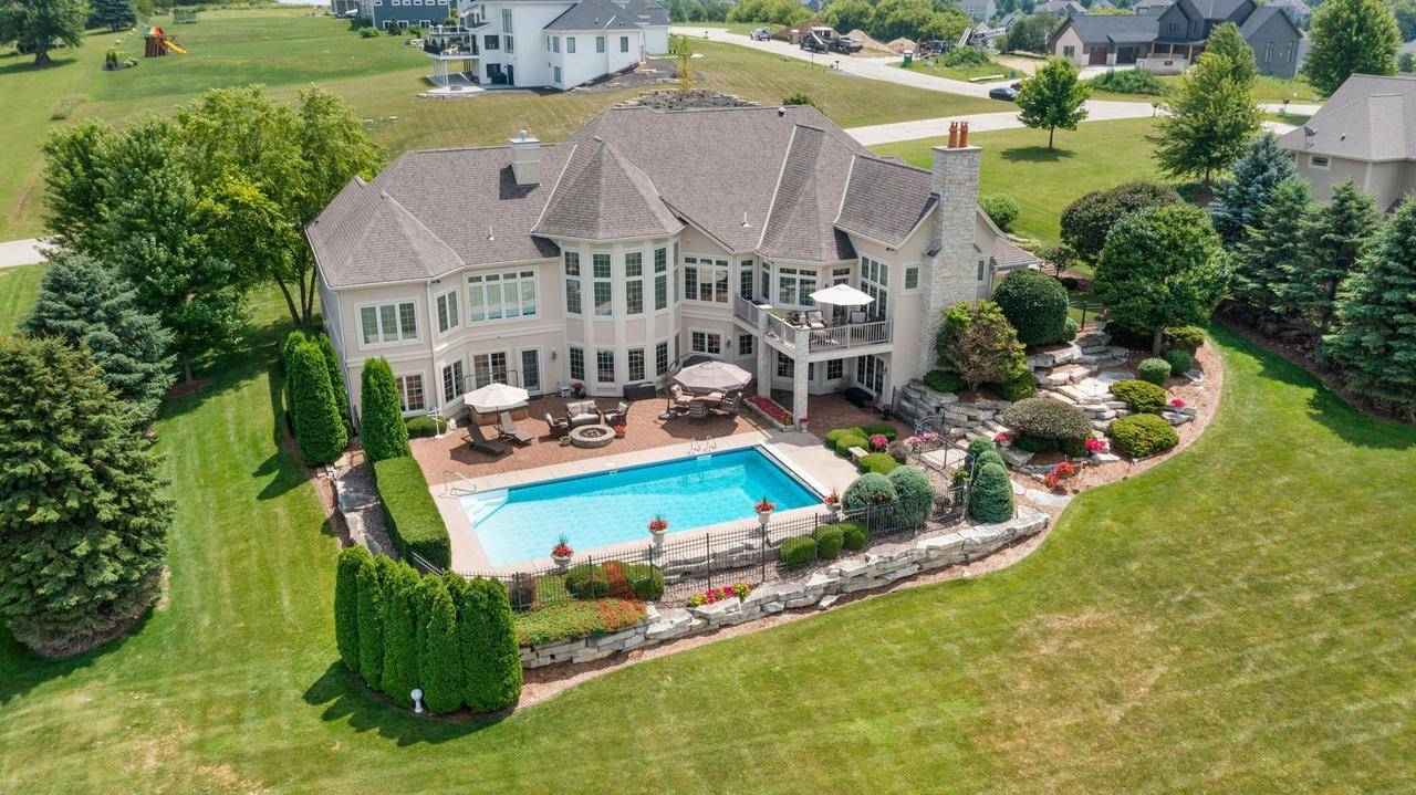 W263N6269 Ridge DRIVE, Lisbon, WI 53089
