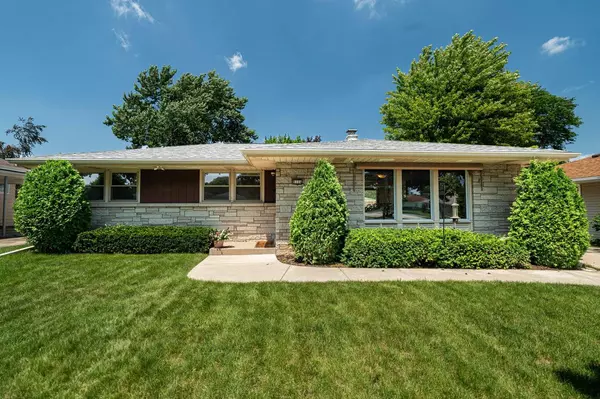 8104 W Burdick AVENUE, Milwaukee, WI 53219