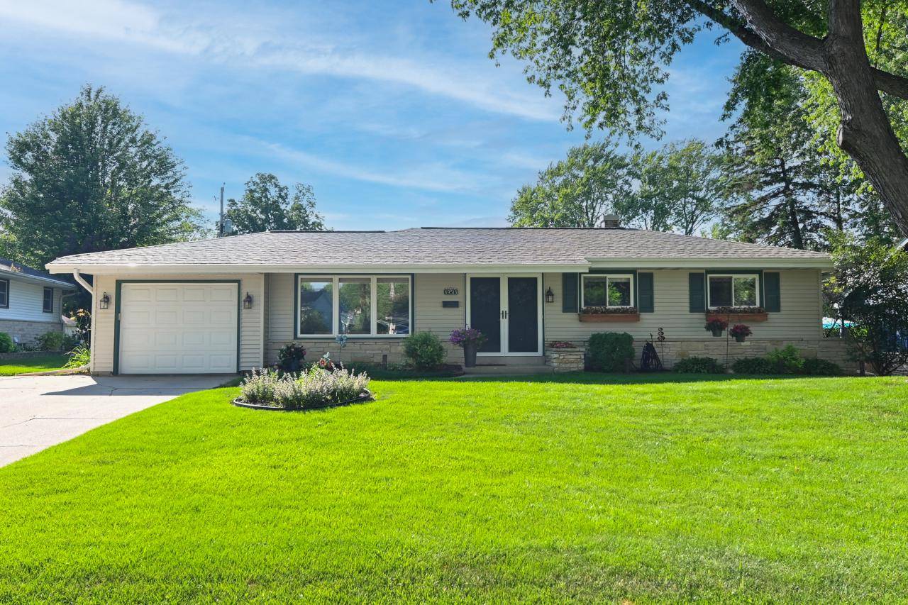W173N9513 Joper ROAD, Menomonee Falls, WI 53051