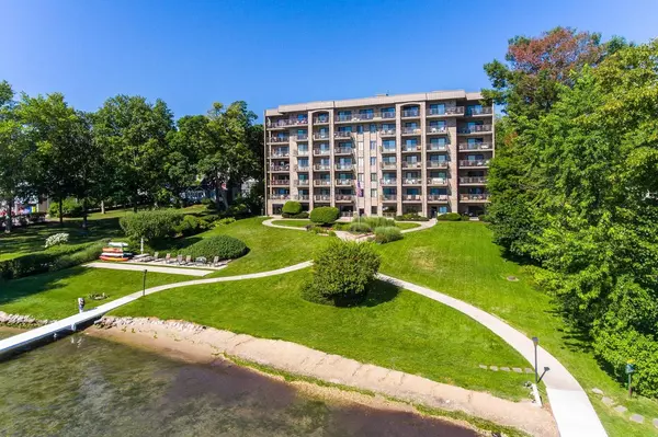 35 S Walworth AVENUE #504, Williams Bay, WI 53191