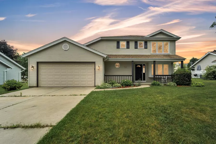 711 E Mary LANE, Oak Creek, WI 53154