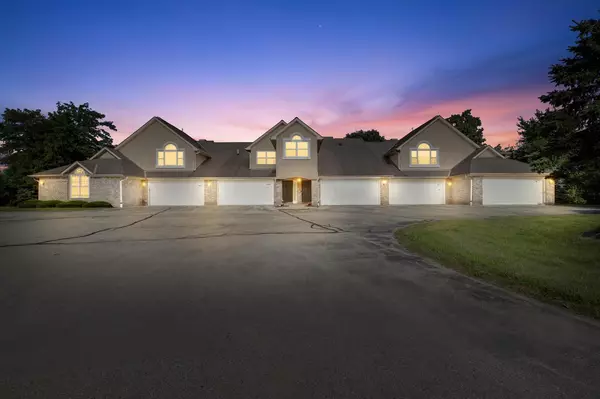 9155 W Elm COURT #F, Franklin, WI 53132