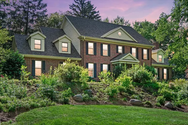 120 Monastery Hill DRIVE,  Oconomowoc,  WI 53066