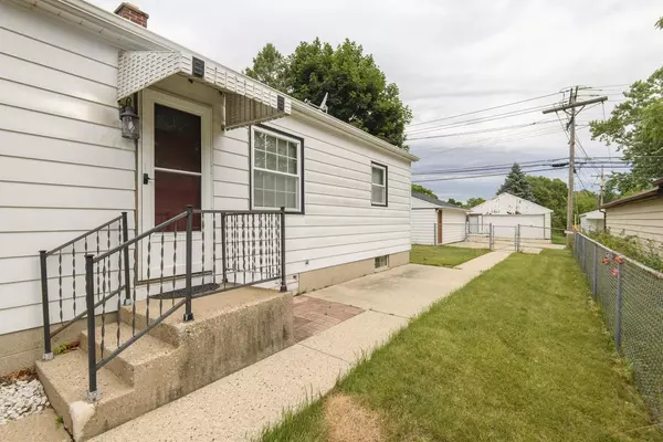 Milwaukee, WI 53222,8220 W Keefe AVENUE