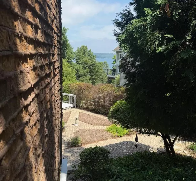 720 Arrowhead DRIVE, Fontana, WI 53125