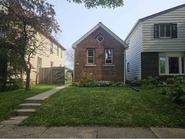 Cudahy, WI 53110,3914 E Squire AVENUE